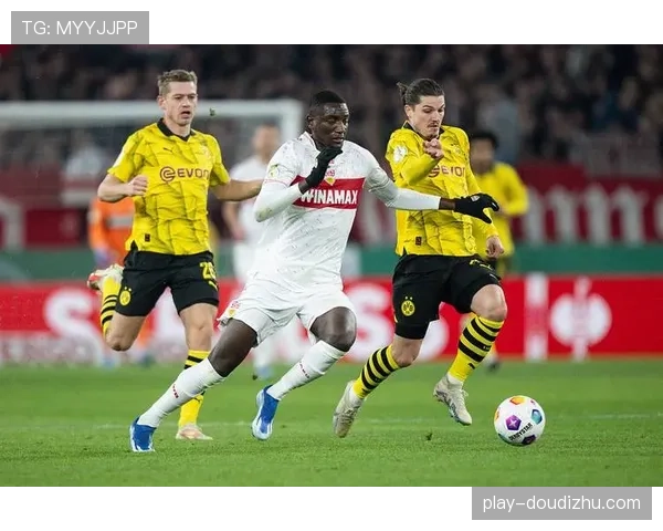 奥格斯堡防守韧性较强但犯规偏多 黄牌损失导致下半场动作受限